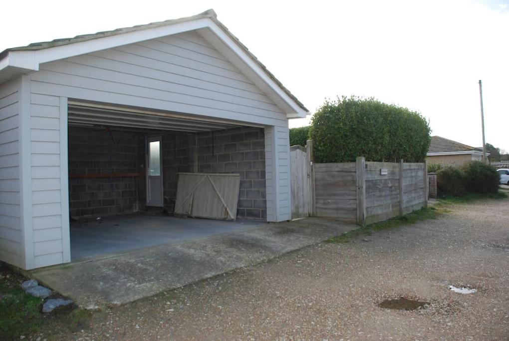 Wow I'M Living On The Beach. Luxury 4 Bed Sleeps 8 Pagham Exterior photo