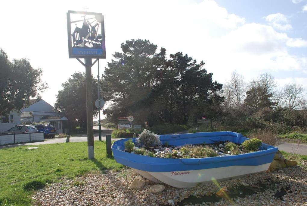 Wow I'M Living On The Beach. Luxury 4 Bed Sleeps 8 Pagham Exterior photo